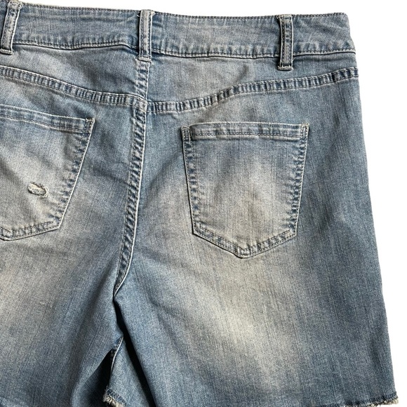 Lane Bryant Light Blue Denim Shorts Fray Raw Hem Women’s Plus Size 14 Distressed - Picture 6 of 7